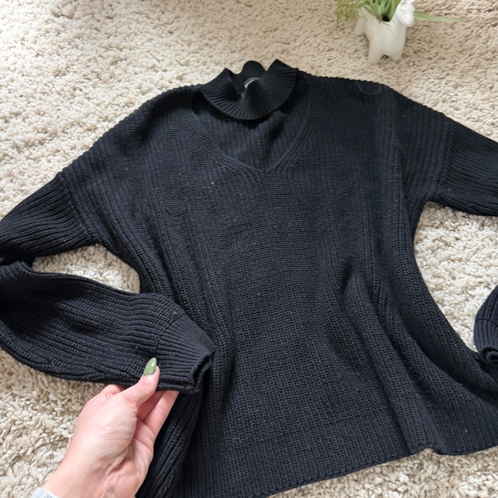 Elegant Forever 21 Midnight V-Neck cut out long sleeve, super cozy thick womens - Picture 4 of 5